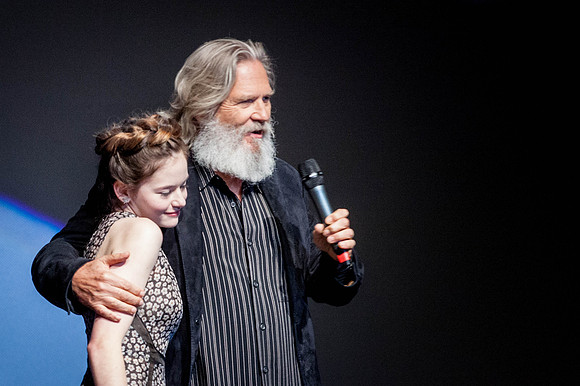 MacKenzie Foy and Jeff Bridges